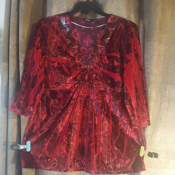 Red blouse - Picture 3 of 4